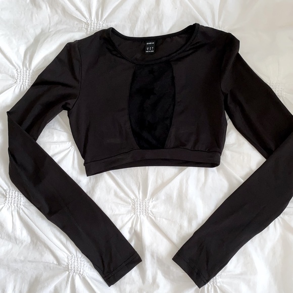 Star Pattern Meshed Crop Top - Picture 2 of 3